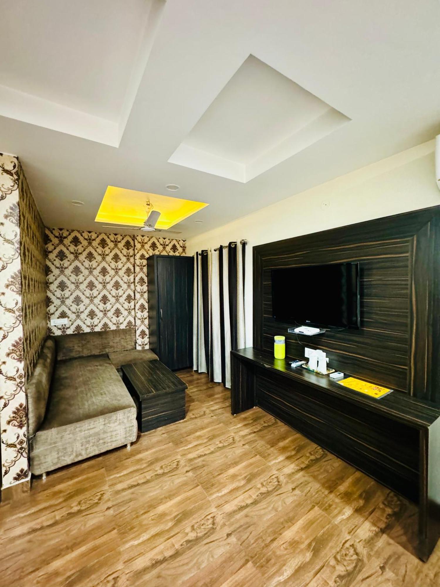 Hotel Kabir Residency Амритсар Экстерьер фото